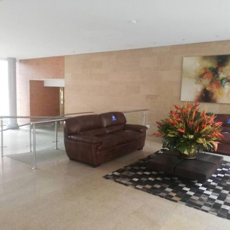 Hermosa Habitacion Privada En Conjunto Residencial Cerca Al Aeropuerto Y Terminal De Bogota, Zonas Comunes Se Comparten Con 1 Persona Daire Dış mekan fotoğraf