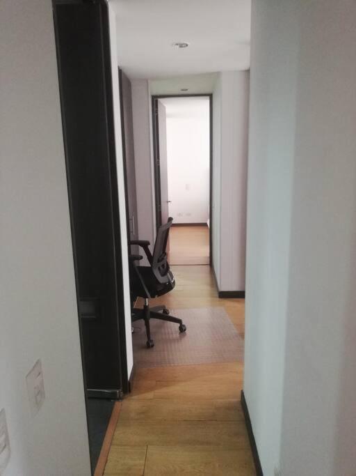 Hermosa Habitacion Privada En Conjunto Residencial Cerca Al Aeropuerto Y Terminal De Bogota, Zonas Comunes Se Comparten Con 1 Persona Daire Dış mekan fotoğraf