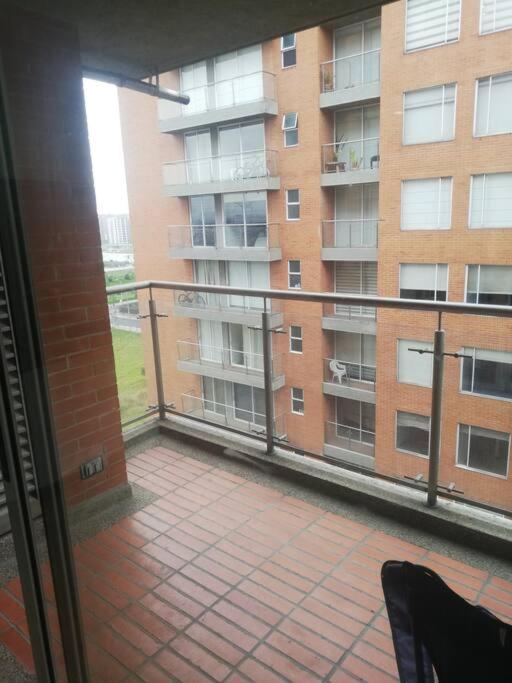 Hermosa Habitacion Privada En Conjunto Residencial Cerca Al Aeropuerto Y Terminal De Bogota, Zonas Comunes Se Comparten Con 1 Persona Daire Dış mekan fotoğraf