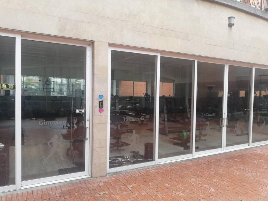 Hermosa Habitacion Privada En Conjunto Residencial Cerca Al Aeropuerto Y Terminal De Bogota, Zonas Comunes Se Comparten Con 1 Persona Daire Dış mekan fotoğraf