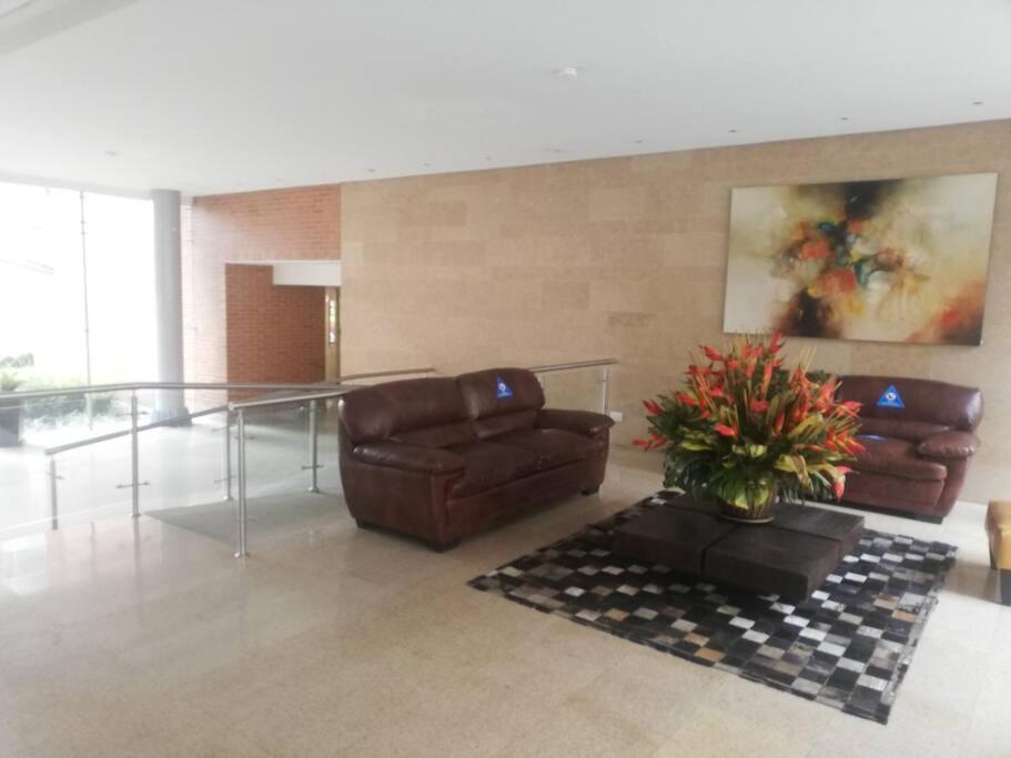 Hermosa Habitacion Privada En Conjunto Residencial Cerca Al Aeropuerto Y Terminal De Bogota, Zonas Comunes Se Comparten Con 1 Persona Daire Dış mekan fotoğraf