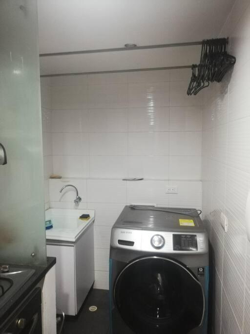 Hermosa Habitacion Privada En Conjunto Residencial Cerca Al Aeropuerto Y Terminal De Bogota, Zonas Comunes Se Comparten Con 1 Persona Daire Dış mekan fotoğraf