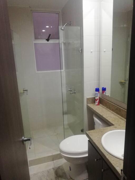 Hermosa Habitacion Privada En Conjunto Residencial Cerca Al Aeropuerto Y Terminal De Bogota, Zonas Comunes Se Comparten Con 1 Persona Daire Dış mekan fotoğraf